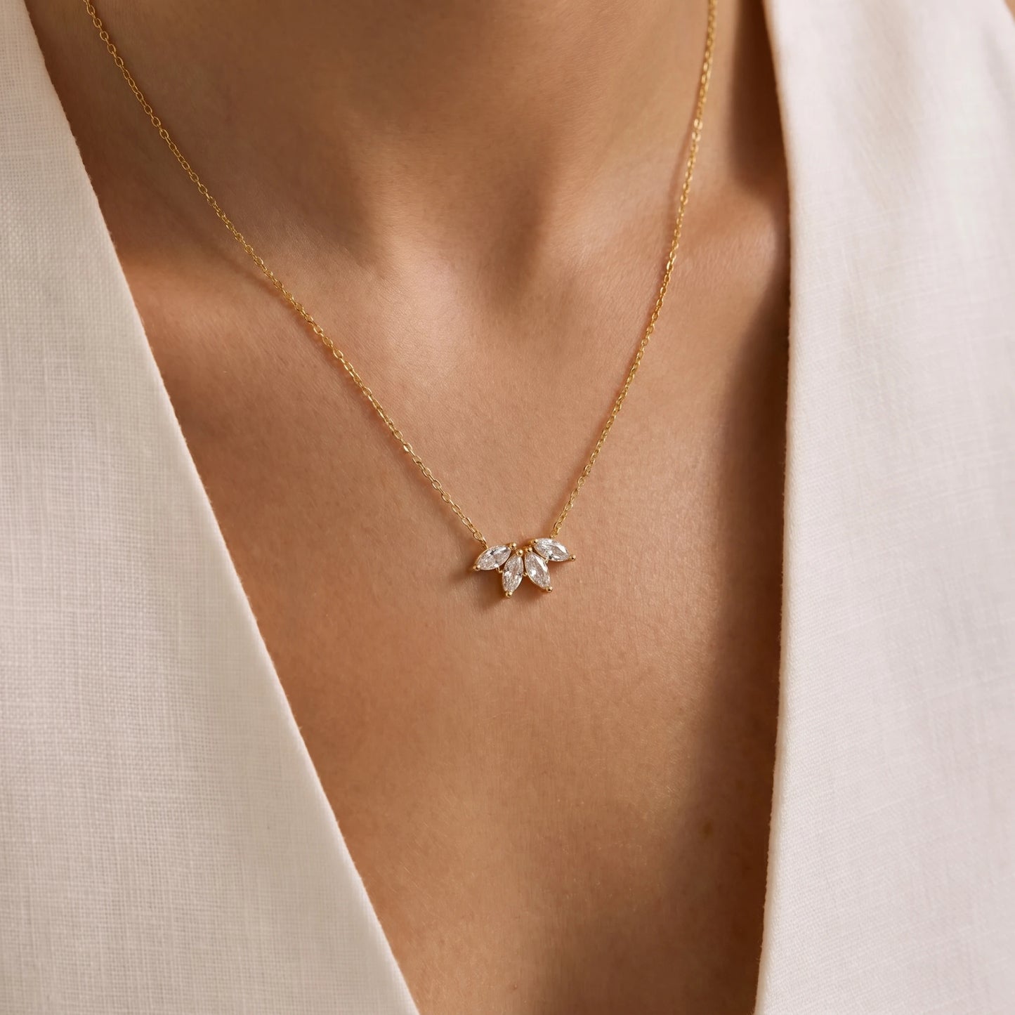 A Variety of Exquisite Gold Pendant Necklaces, Women's Necklaces, Popular Jewelry, and Fashionable Necklaces.Jewelry Gifts