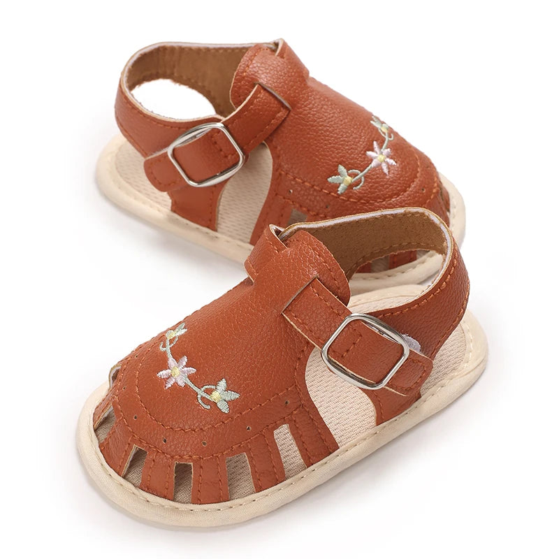 Princess summer sandals with floral/heart-shaped/bow decorations on baby shoelaces, suitable for girls to wear with soft soles
