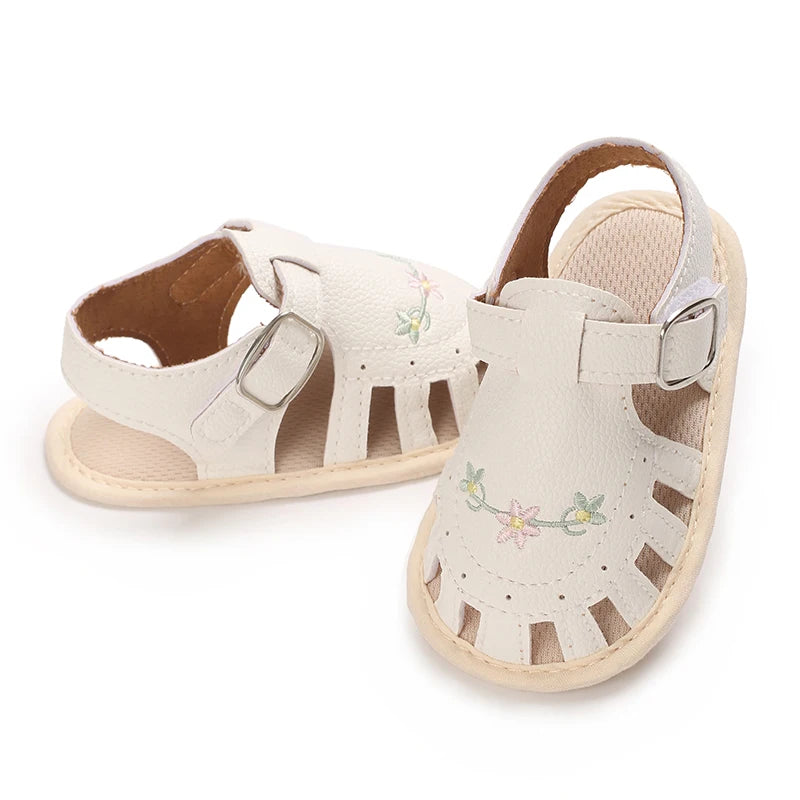 Princess summer sandals with floral/heart-shaped/bow decorations on baby shoelaces, suitable for girls to wear with soft soles