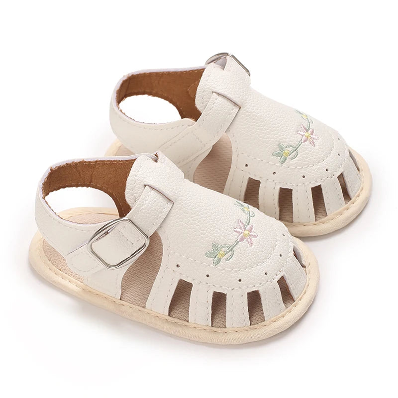 Princess summer sandals with floral/heart-shaped/bow decorations on baby shoelaces, suitable for girls to wear with soft soles