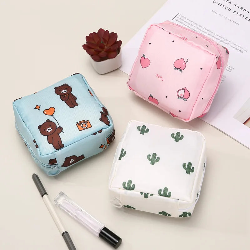 Cute cartoon sanitary pad storage bag for girls' menstrual period, portable aunt bag, sanitary pad storage, large capacity small