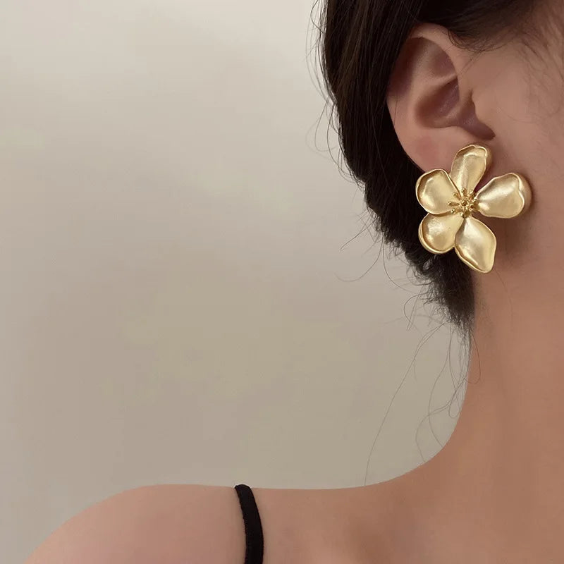 Gold Color Matte Texture Metal Flower Retro Earrings for Women  Fashion Party Jewelry Gifts 2024