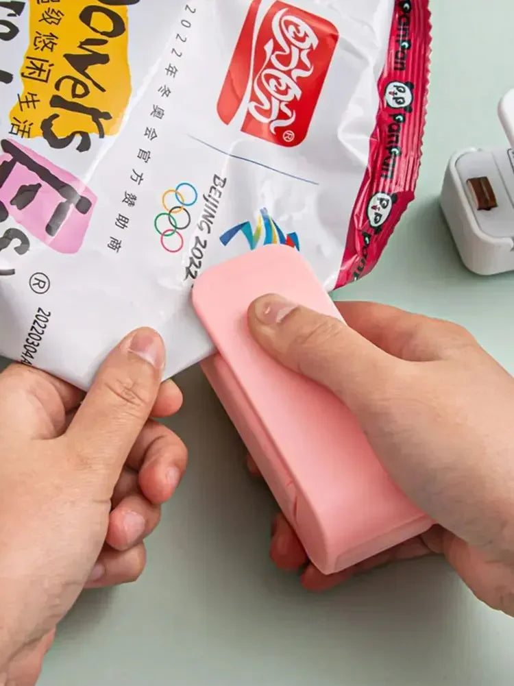 Kitchen Gadgets Mini Heat Bag Packaging Sealer Portable Plastic Bag Clip Sealing Machine Food Storage Seal Snack Sealing