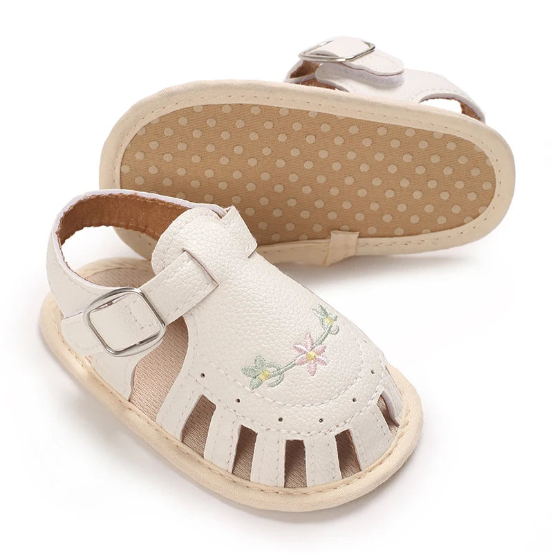 Princess summer sandals with floral/heart-shaped/bow decorations on baby shoelaces, suitable for girls to wear with soft soles