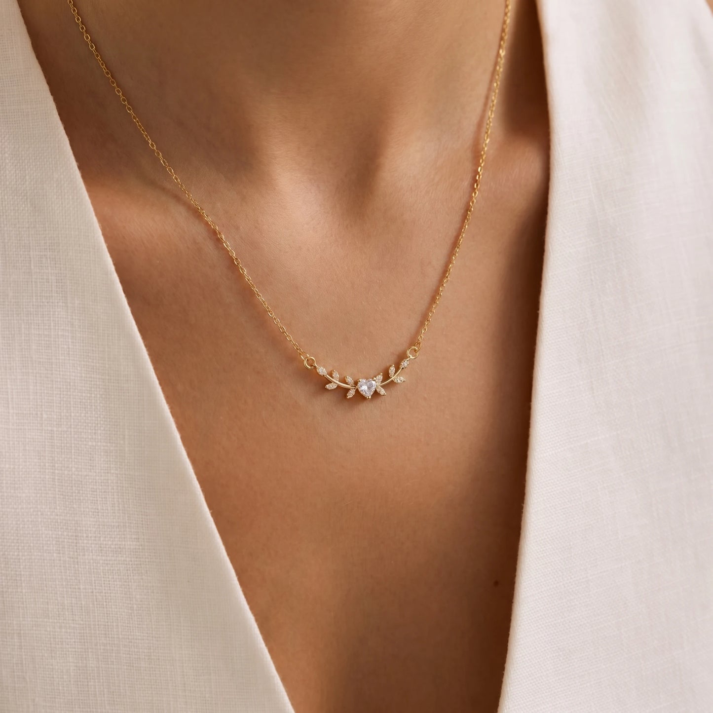 A Variety of Exquisite Gold Pendant Necklaces, Women's Necklaces, Popular Jewelry, and Fashionable Necklaces.Jewelry Gifts