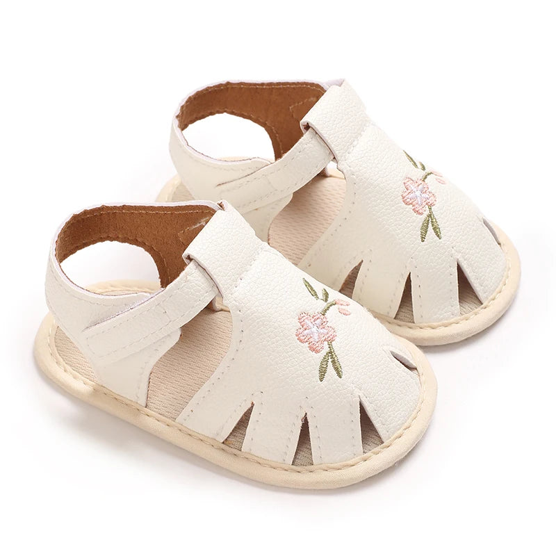 Princess summer sandals with floral/heart-shaped/bow decorations on baby shoelaces, suitable for girls to wear with soft soles