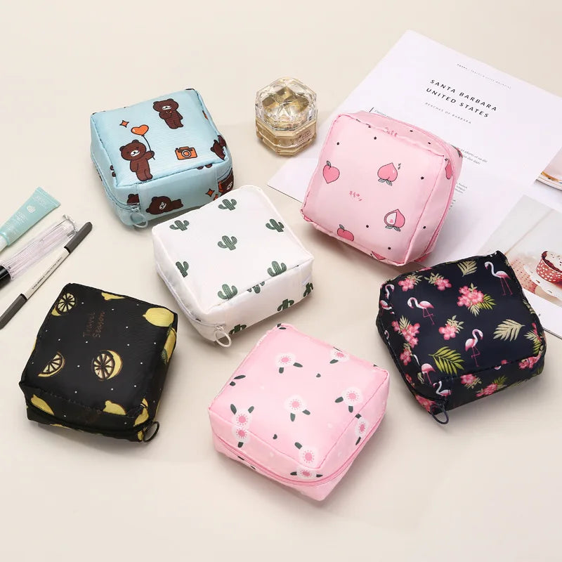 Cute cartoon sanitary pad storage bag for girls' menstrual period, portable aunt bag, sanitary pad storage, large capacity small
