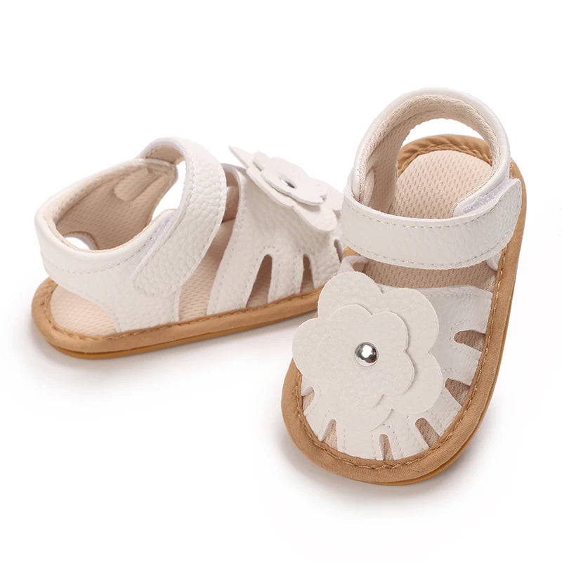 Princess summer sandals with floral/heart-shaped/bow decorations on baby shoelaces, suitable for girls to wear with soft soles