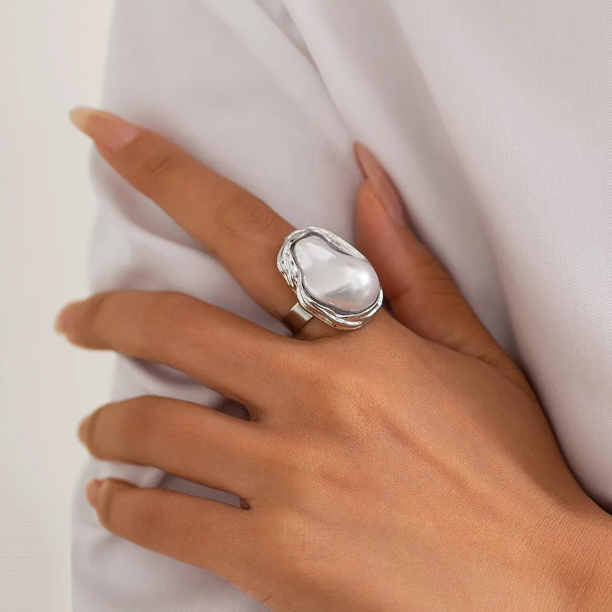 2025 Cross-Border Retro New Simple Rrregular Baroque Imitation Pearl Personality Ladies French Ring, Suitable For Charming Intel