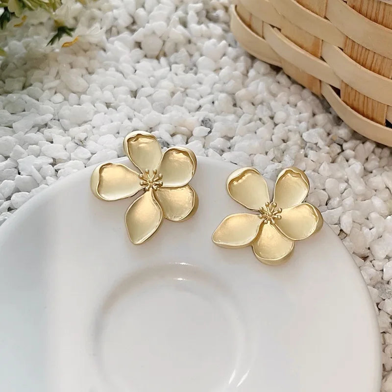Gold Color Matte Texture Metal Flower Retro Earrings for Women  Fashion Party Jewelry Gifts 2024
