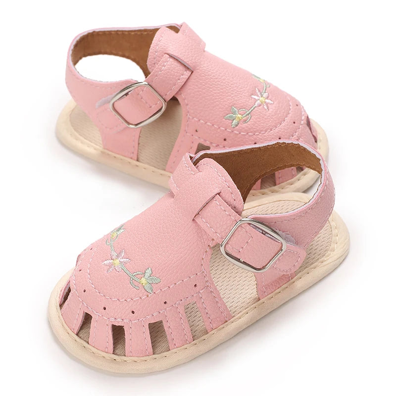 Princess summer sandals with floral/heart-shaped/bow decorations on baby shoelaces, suitable for girls to wear with soft soles