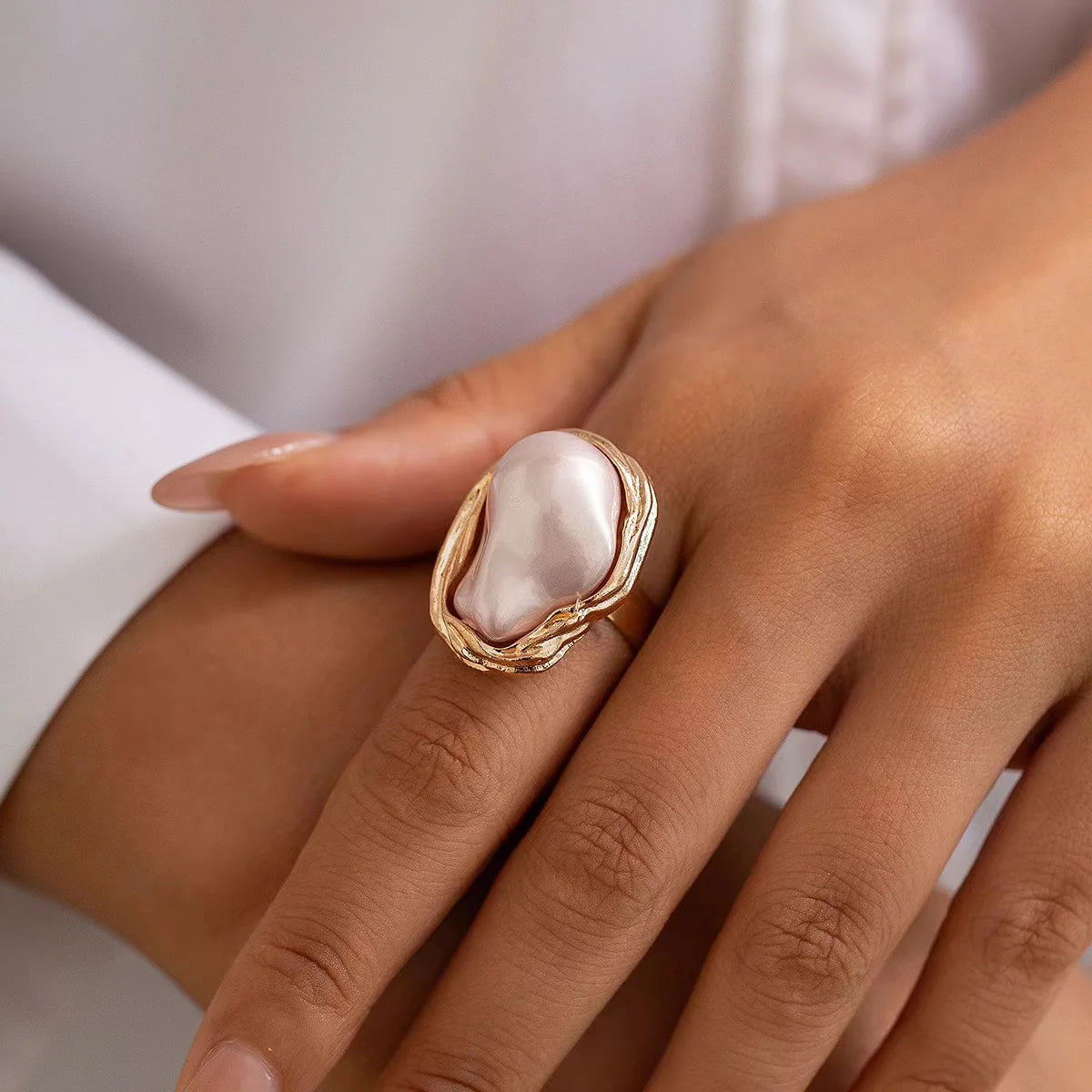 2025 Cross-Border Retro New Simple Rrregular Baroque Imitation Pearl Personality Ladies French Ring, Suitable For Charming Intel