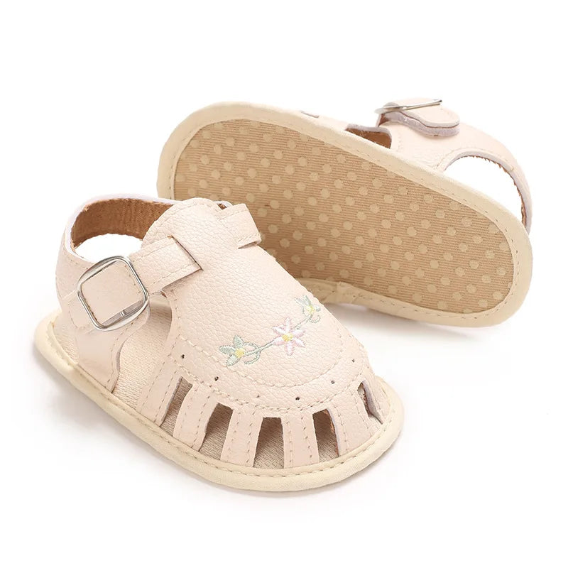 Princess summer sandals with floral/heart-shaped/bow decorations on baby shoelaces, suitable for girls to wear with soft soles