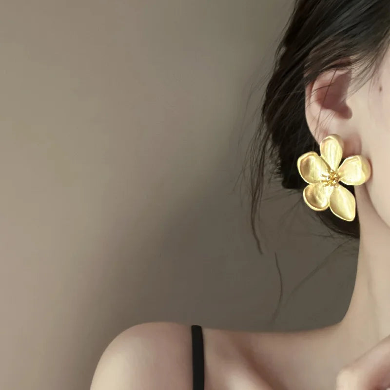 Gold Color Matte Texture Metal Flower Retro Earrings for Women  Fashion Party Jewelry Gifts 2024