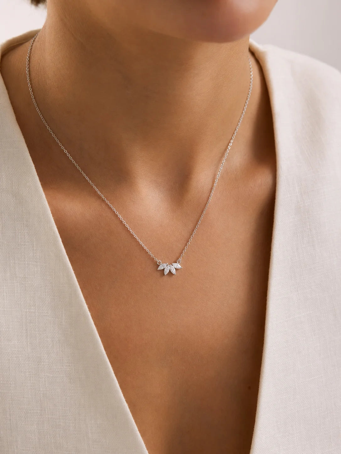 A Variety of Exquisite Gold Pendant Necklaces, Women's Necklaces, Popular Jewelry, and Fashionable Necklaces.Jewelry Gifts