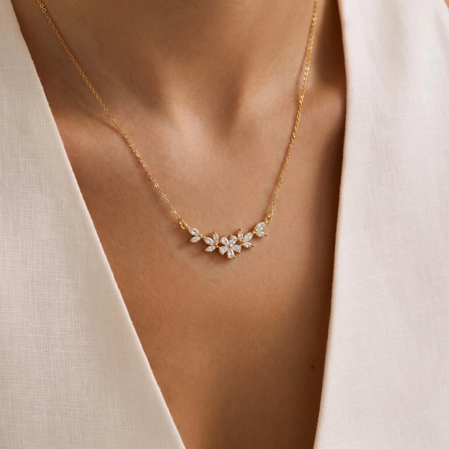 A Variety of Exquisite Gold Pendant Necklaces, Women's Necklaces, Popular Jewelry, and Fashionable Necklaces.Jewelry Gifts