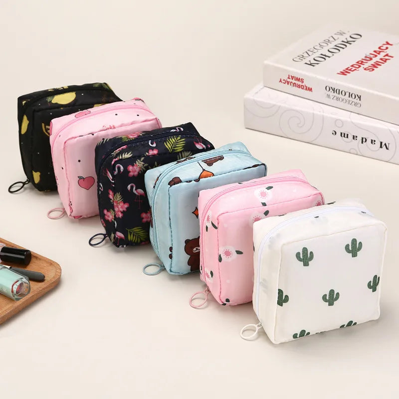 Cute cartoon sanitary pad storage bag for girls' menstrual period, portable aunt bag, sanitary pad storage, large capacity small