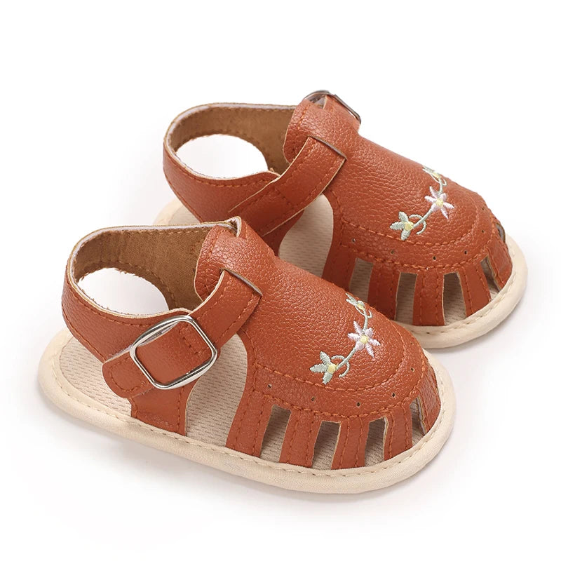 Princess summer sandals with floral/heart-shaped/bow decorations on baby shoelaces, suitable for girls to wear with soft soles
