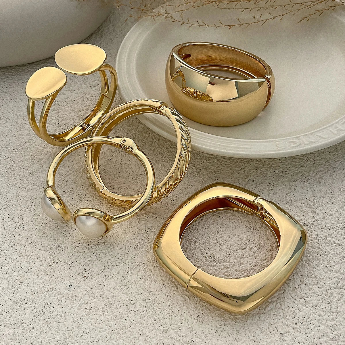Ingemark Exaggerated Punk Smooth Heavy Metal Chunky Spring Bangles Women Hip Hop Gold Color Arm Bracelet Steampunk Men Jewelry