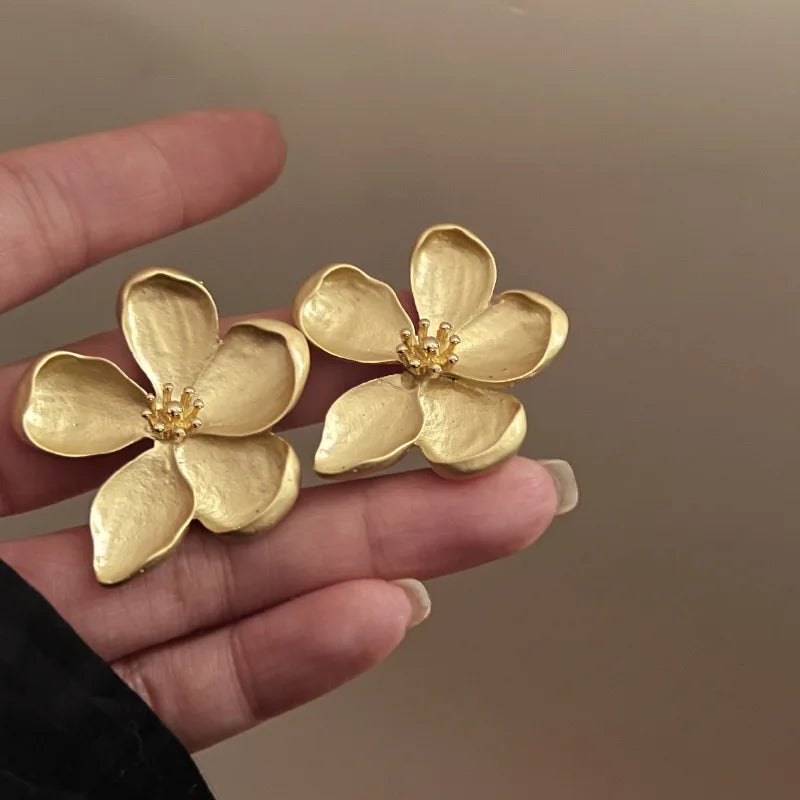 Gold Color Matte Texture Metal Flower Retro Earrings for Women  Fashion Party Jewelry Gifts 2024