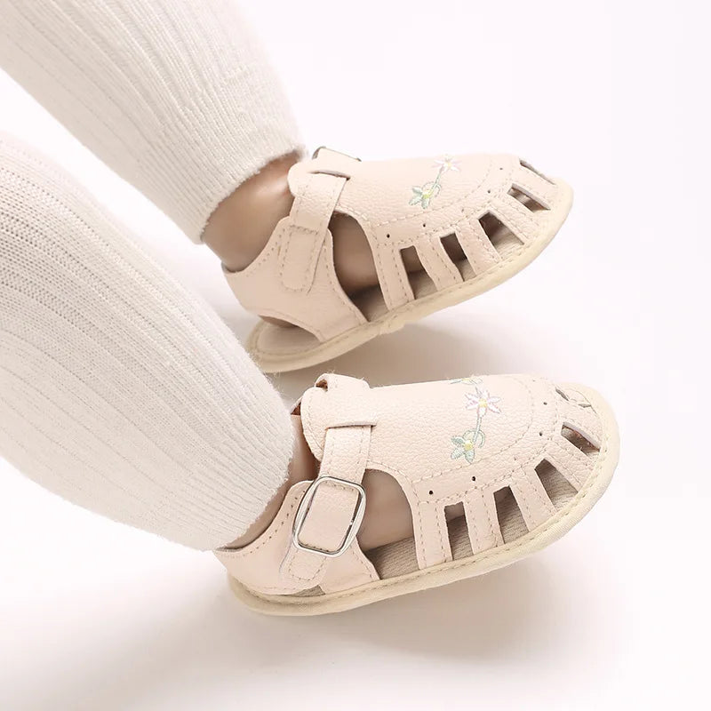 Princess summer sandals with floral/heart-shaped/bow decorations on baby shoelaces, suitable for girls to wear with soft soles