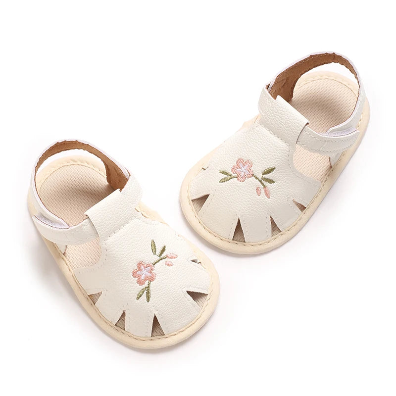 Princess summer sandals with floral/heart-shaped/bow decorations on baby shoelaces, suitable for girls to wear with soft soles