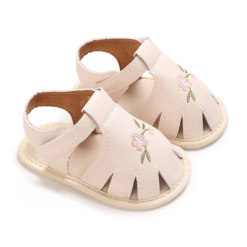 Princess summer sandals with floral/heart-shaped/bow decorations on baby shoelaces, suitable for girls to wear with soft soles