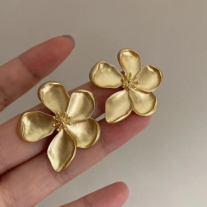 Gold Color Matte Texture Metal Flower Retro Earrings for Women  Fashion Party Jewelry Gifts 2024