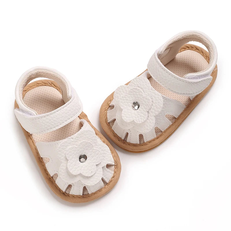 Princess summer sandals with floral/heart-shaped/bow decorations on baby shoelaces, suitable for girls to wear with soft soles