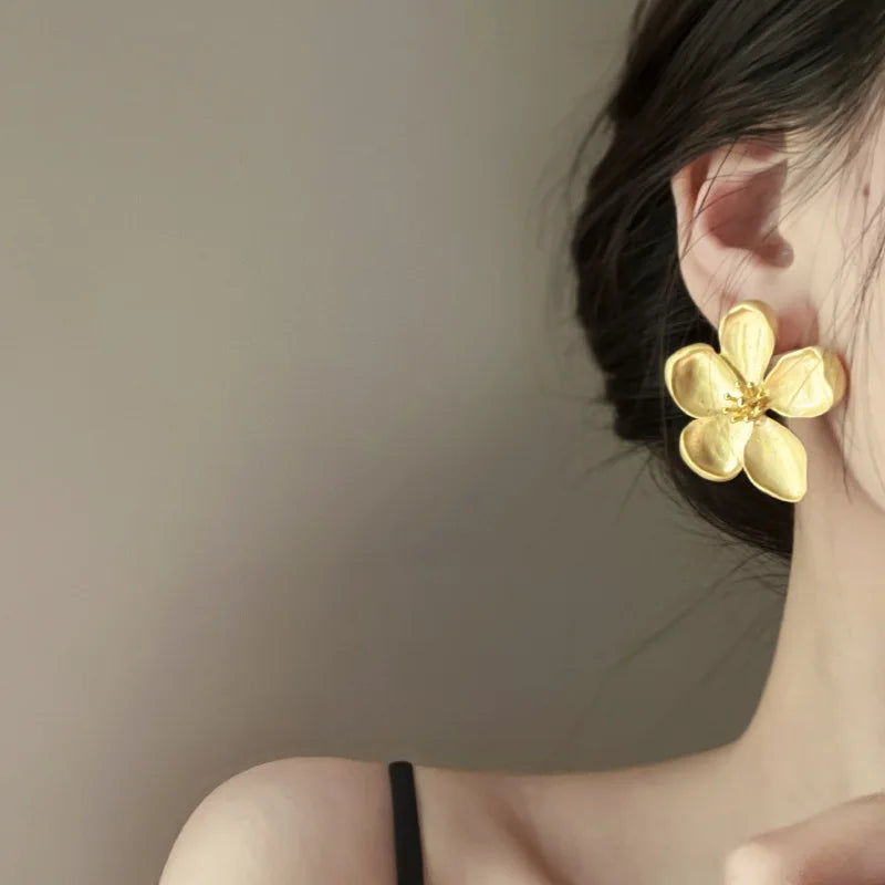 Gold Color Matte Texture Metal Flower Retro Earrings for Women  Fashion Party Jewelry Gifts 2024
