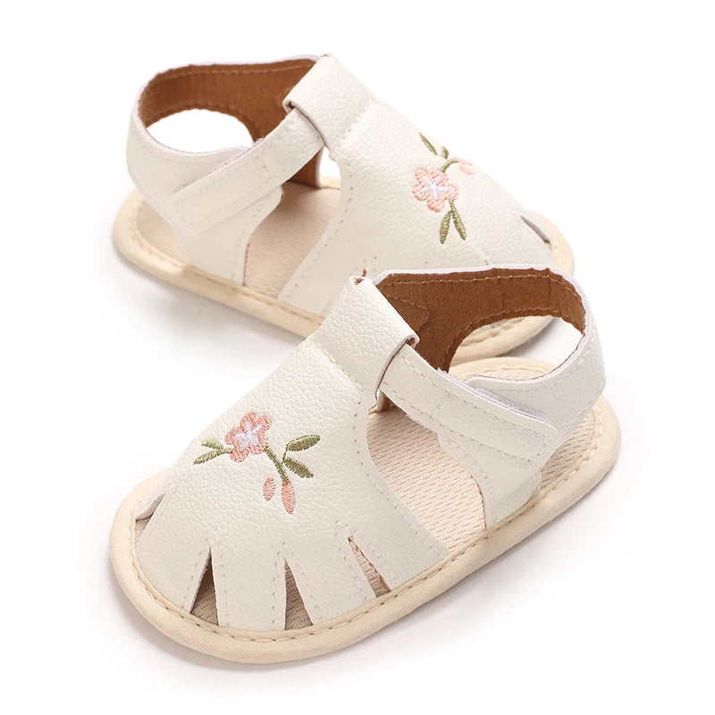 Princess summer sandals with floral/heart-shaped/bow decorations on baby shoelaces, suitable for girls to wear with soft soles