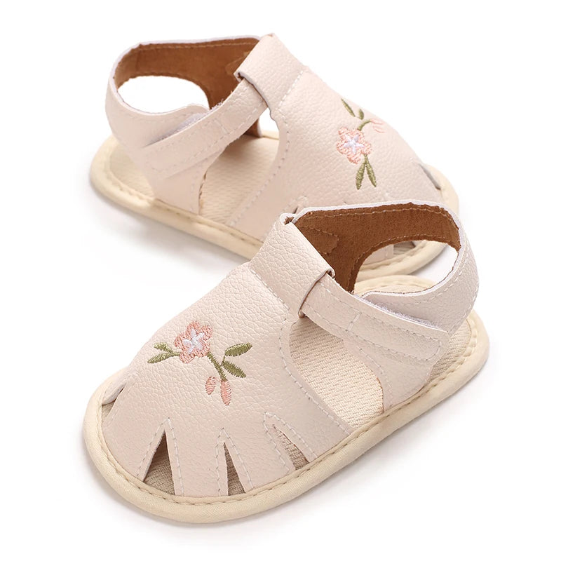 Princess summer sandals with floral/heart-shaped/bow decorations on baby shoelaces, suitable for girls to wear with soft soles