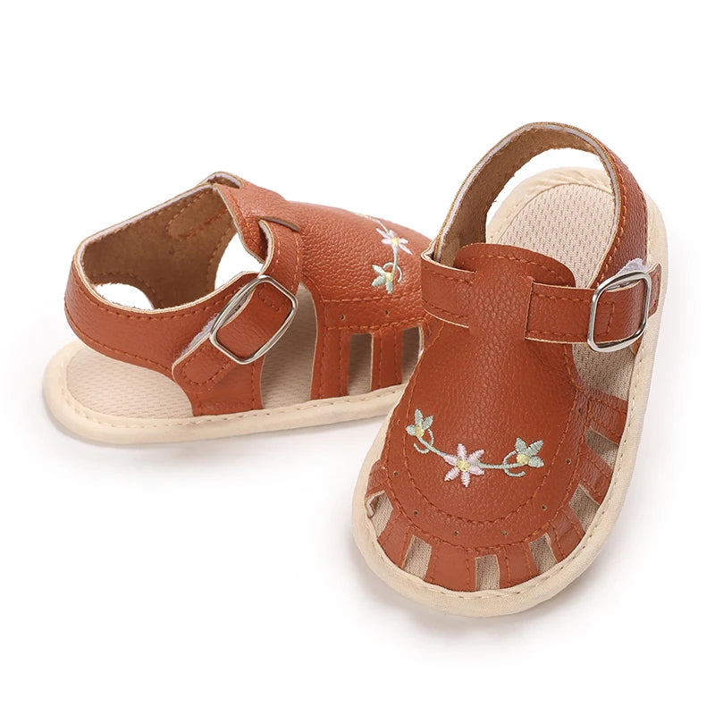 Princess summer sandals with floral/heart-shaped/bow decorations on baby shoelaces, suitable for girls to wear with soft soles
