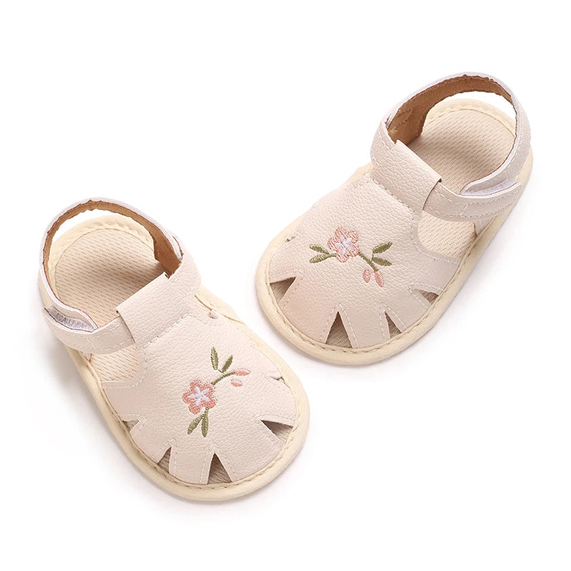 Princess summer sandals with floral/heart-shaped/bow decorations on baby shoelaces, suitable for girls to wear with soft soles