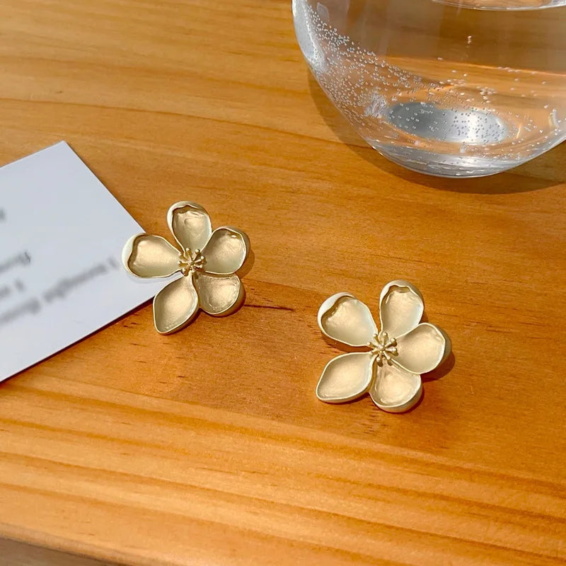Gold Color Matte Texture Metal Flower Retro Earrings for Women  Fashion Party Jewelry Gifts 2024