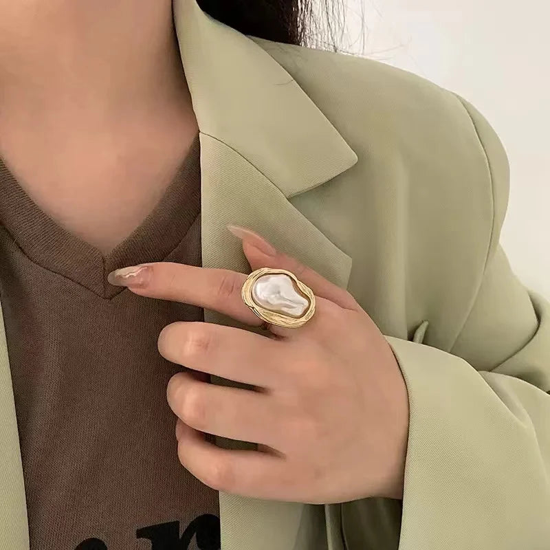 2025 Cross-Border Retro New Simple Rrregular Baroque Imitation Pearl Personality Ladies French Ring, Suitable For Charming Intel