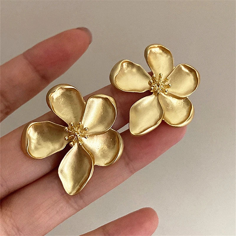 Gold Color Matte Texture Metal Flower Retro Earrings for Women  Fashion Party Jewelry Gifts 2024