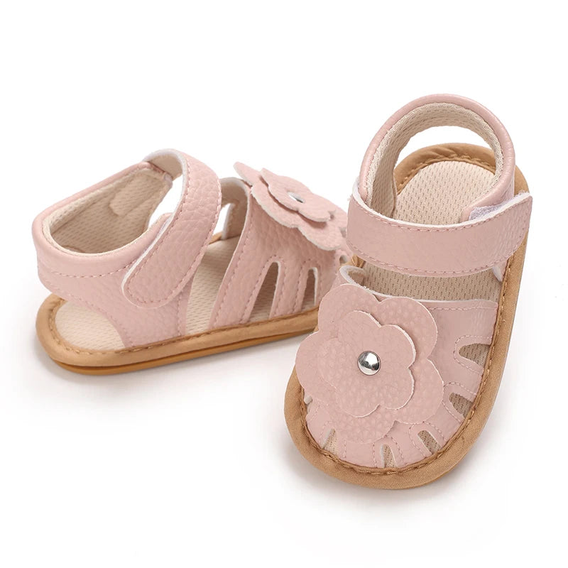 Princess summer sandals with floral/heart-shaped/bow decorations on baby shoelaces, suitable for girls to wear with soft soles