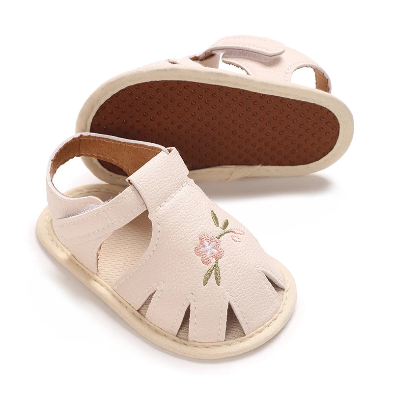 Princess summer sandals with floral/heart-shaped/bow decorations on baby shoelaces, suitable for girls to wear with soft soles